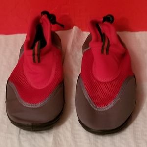 NEW QUICK DRY WATER SHOES ADJUSTABLE BACK TOGGLE